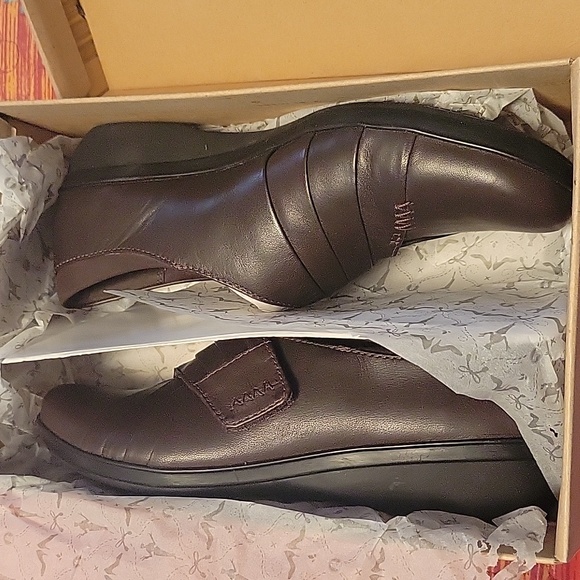 Brand New Clark's Brown Leather - Picture 7 of 9